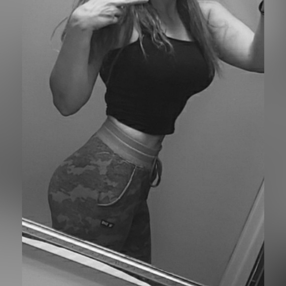 TAPOUT GRAY AND BLACK CAMOUFLAGE CAPRI JOGGERS - Picture 5 of 5